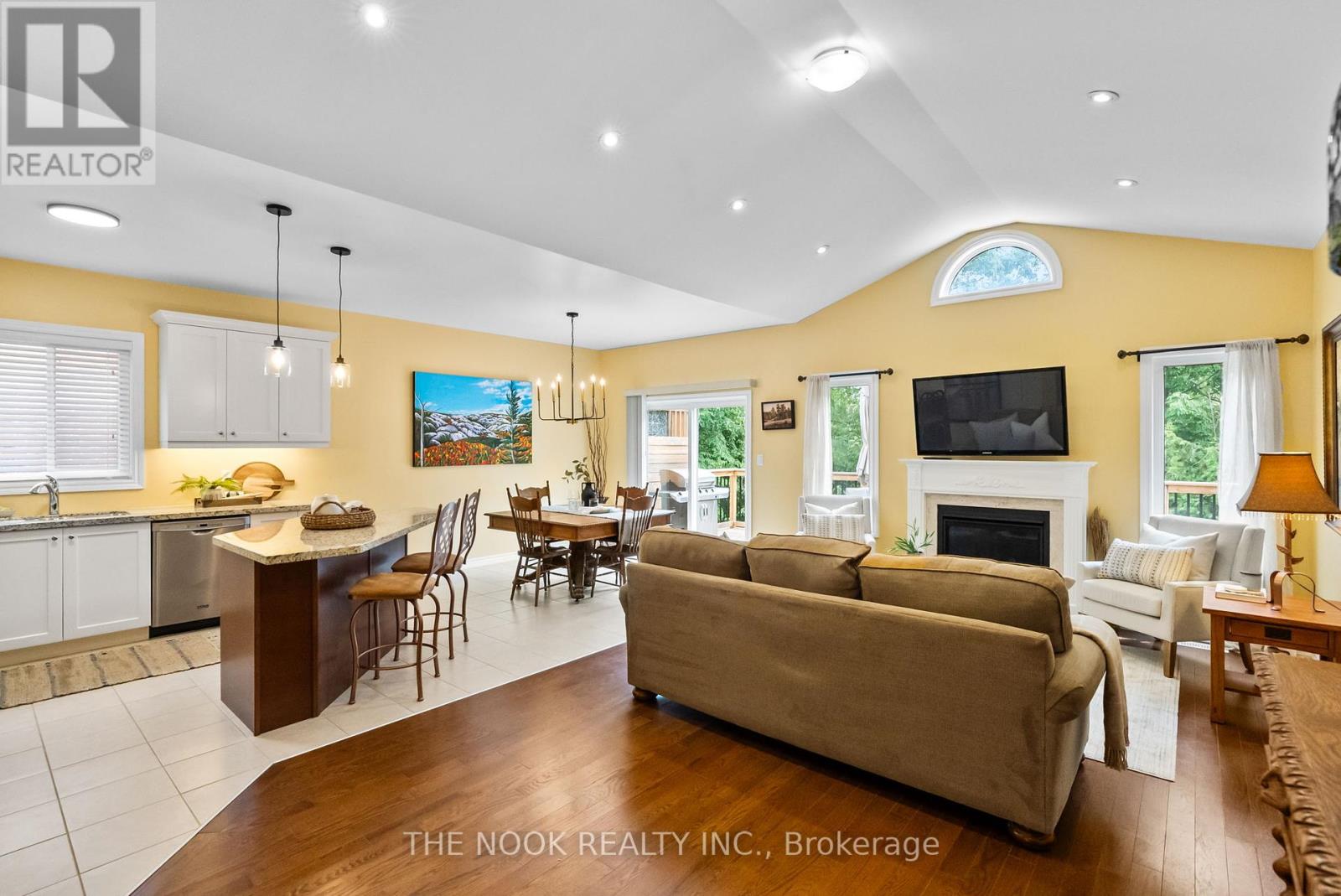 145 Springdale Drive, Kawartha Lakes (Lindsay), Ontario  K9V 0N1 - Photo 8 - X12342439