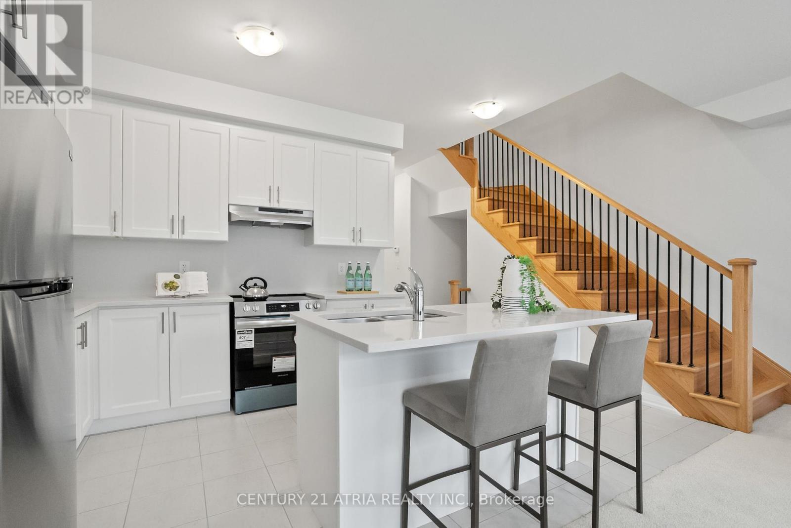 140 Corley Street, Kawartha Lakes (Lindsay), Ontario  K9V 0R4 - Photo 5 - X12342511