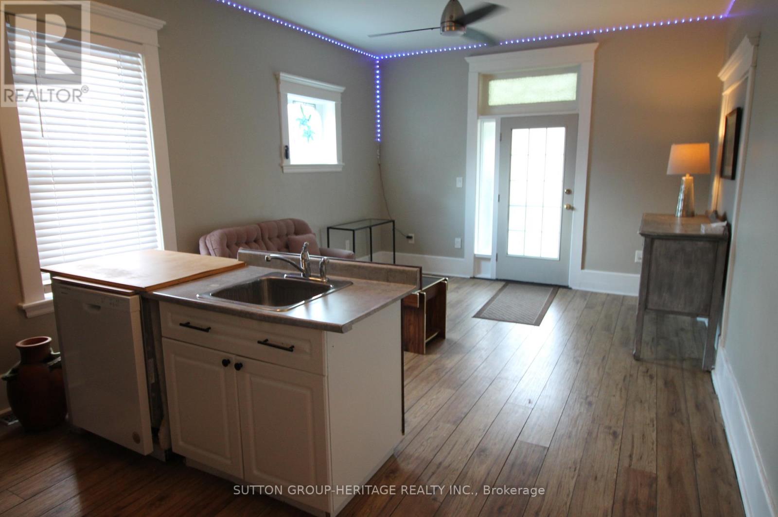 260 Stewart Street, Peterborough Central (North), Ontario  K9J 3M9 - Photo 4 - X12343106