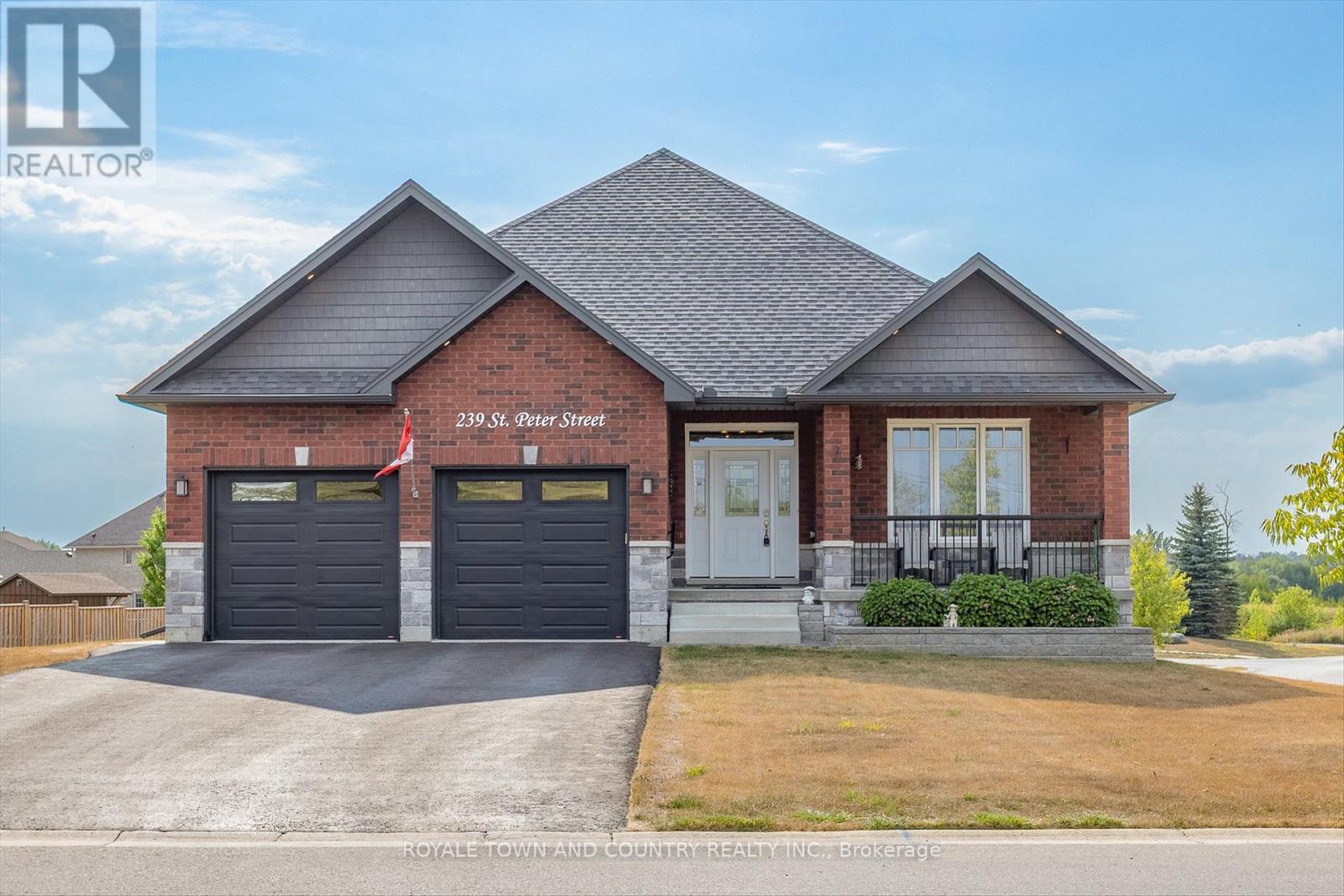 239 St.peter Street, Kawartha Lakes (Lindsay), Ontario  K9V 5E3 - Photo 1 - X12343630