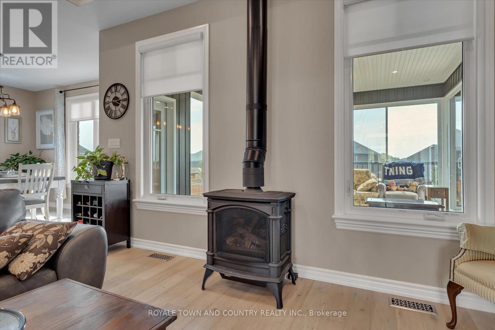239 St.peter Street, Kawartha Lakes (Lindsay), Ontario  K9V 5E3 - Photo 15 - X12343630