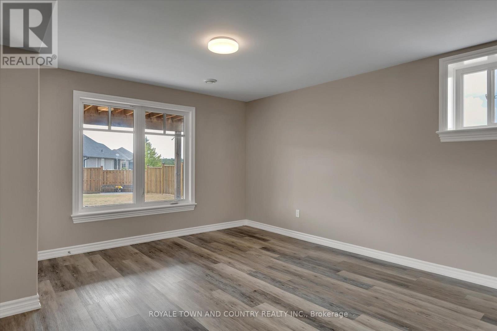 239 St.peter Street, Kawartha Lakes (Lindsay), Ontario  K9V 5E3 - Photo 32 - X12343630