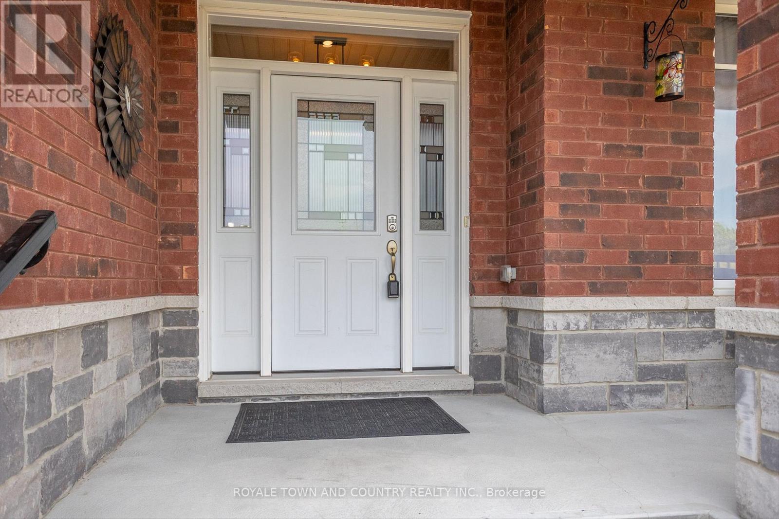239 St.peter Street, Kawartha Lakes (Lindsay), Ontario  K9V 5E3 - Photo 4 - X12343630