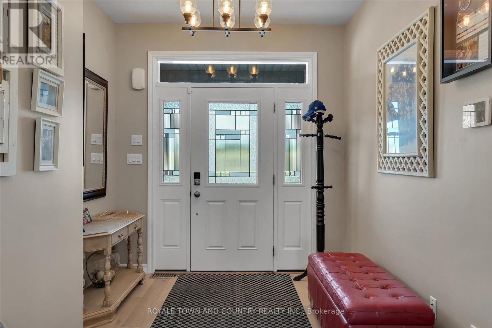 239 St.peter Street, Kawartha Lakes (Lindsay), Ontario  K9V 5E3 - Photo 5 - X12343630