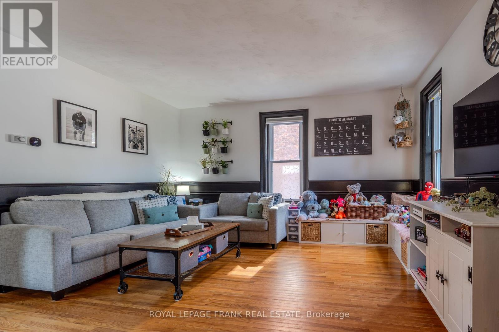 69 Peel Street, Kawartha Lakes (Lindsay), Ontario  K9V 3M5 - Photo 12 - X12343864
