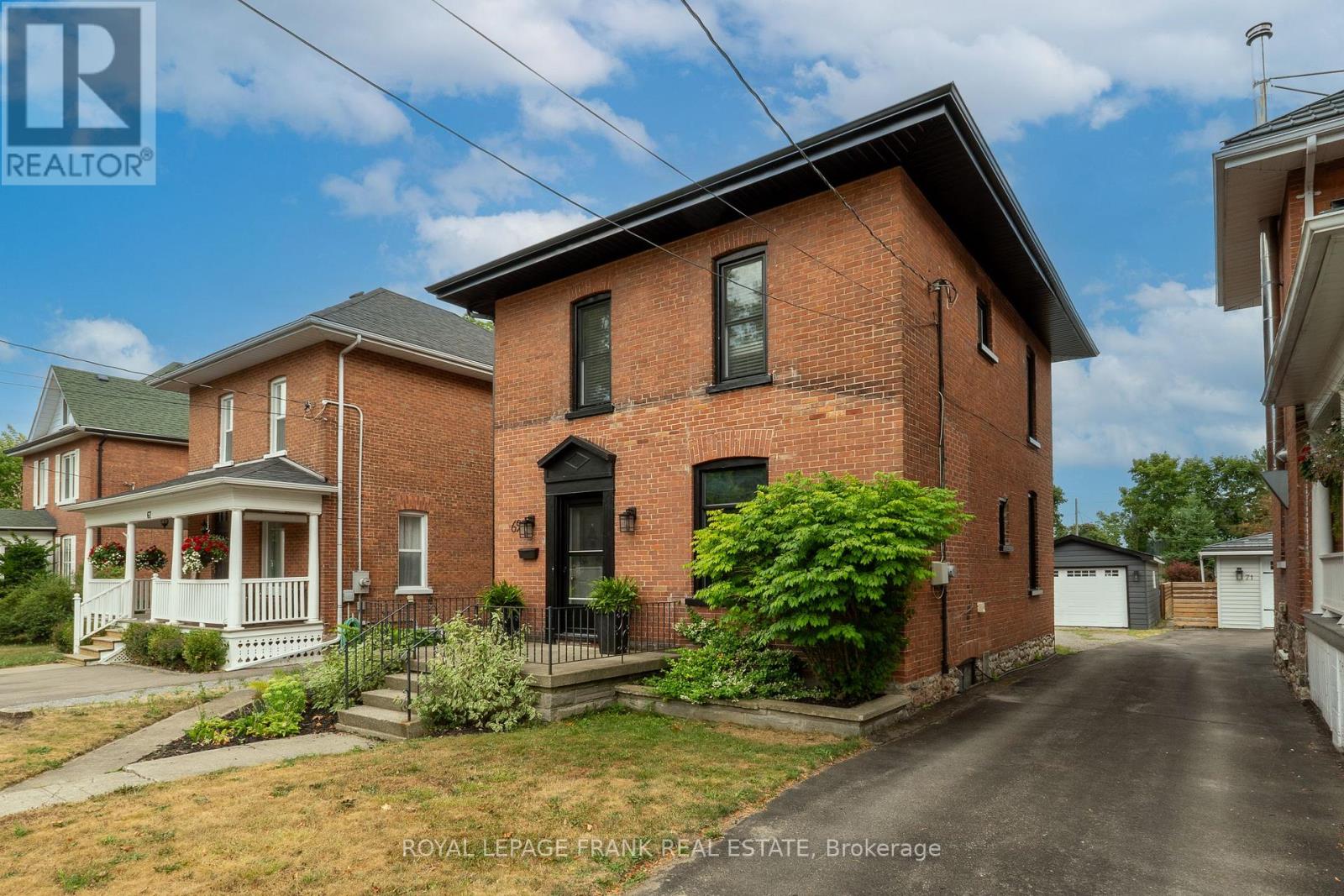 69 Peel Street, Kawartha Lakes (Lindsay), Ontario  K9V 3M5 - Photo 2 - X12343864