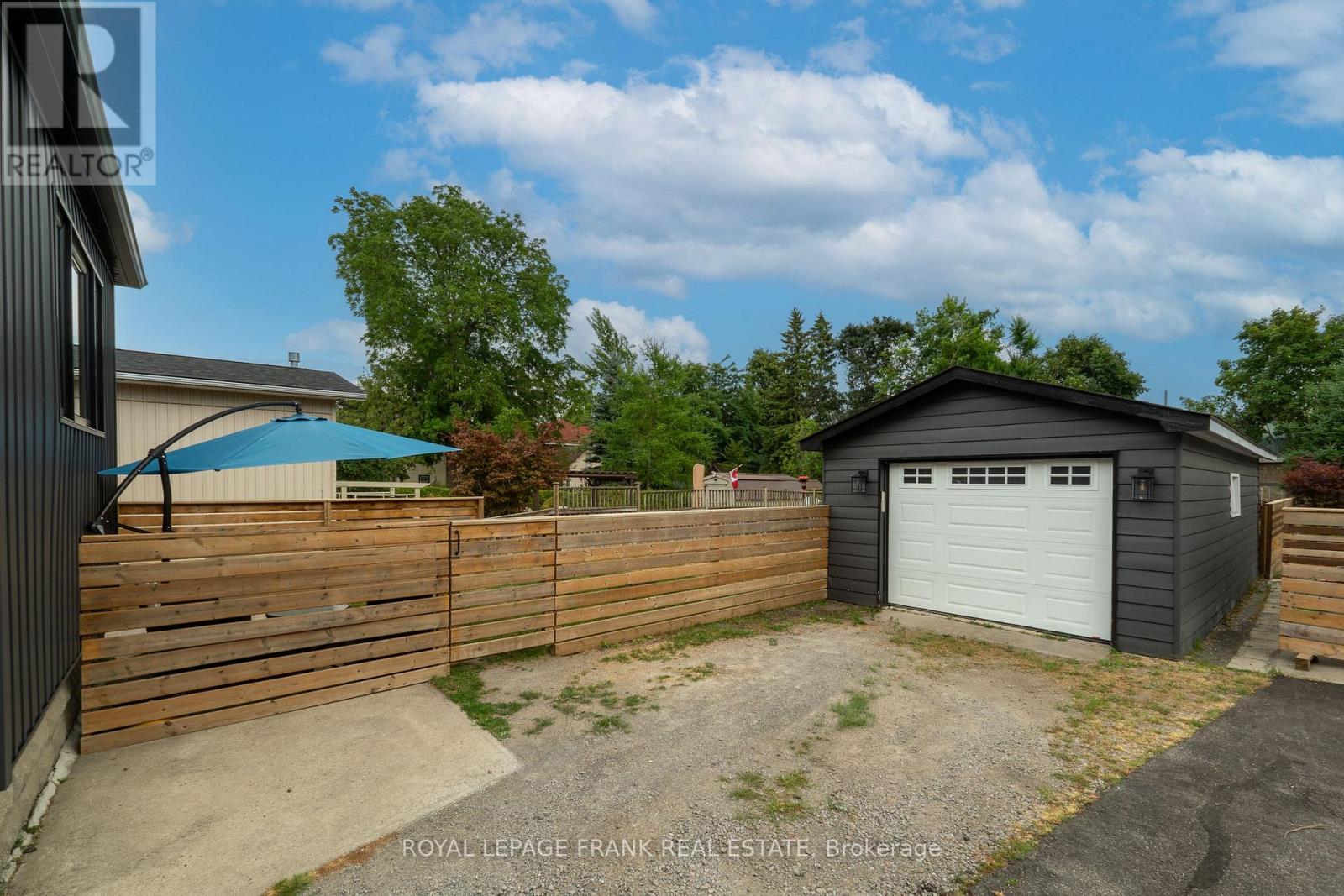 69 Peel Street, Kawartha Lakes (Lindsay), Ontario  K9V 3M5 - Photo 4 - X12343864