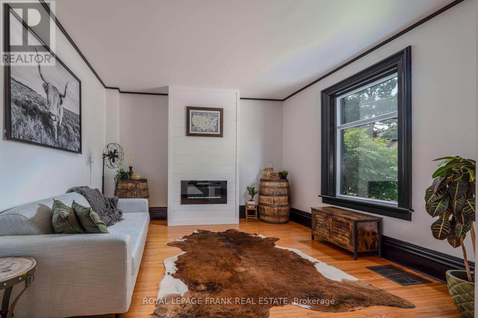 69 Peel Street, Kawartha Lakes (Lindsay), Ontario  K9V 3M5 - Photo 7 - X12343864