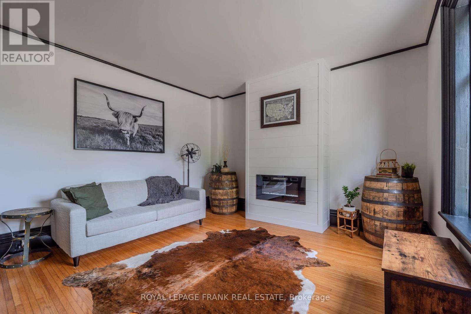 69 Peel Street, Kawartha Lakes (Lindsay), Ontario  K9V 3M5 - Photo 8 - X12343864