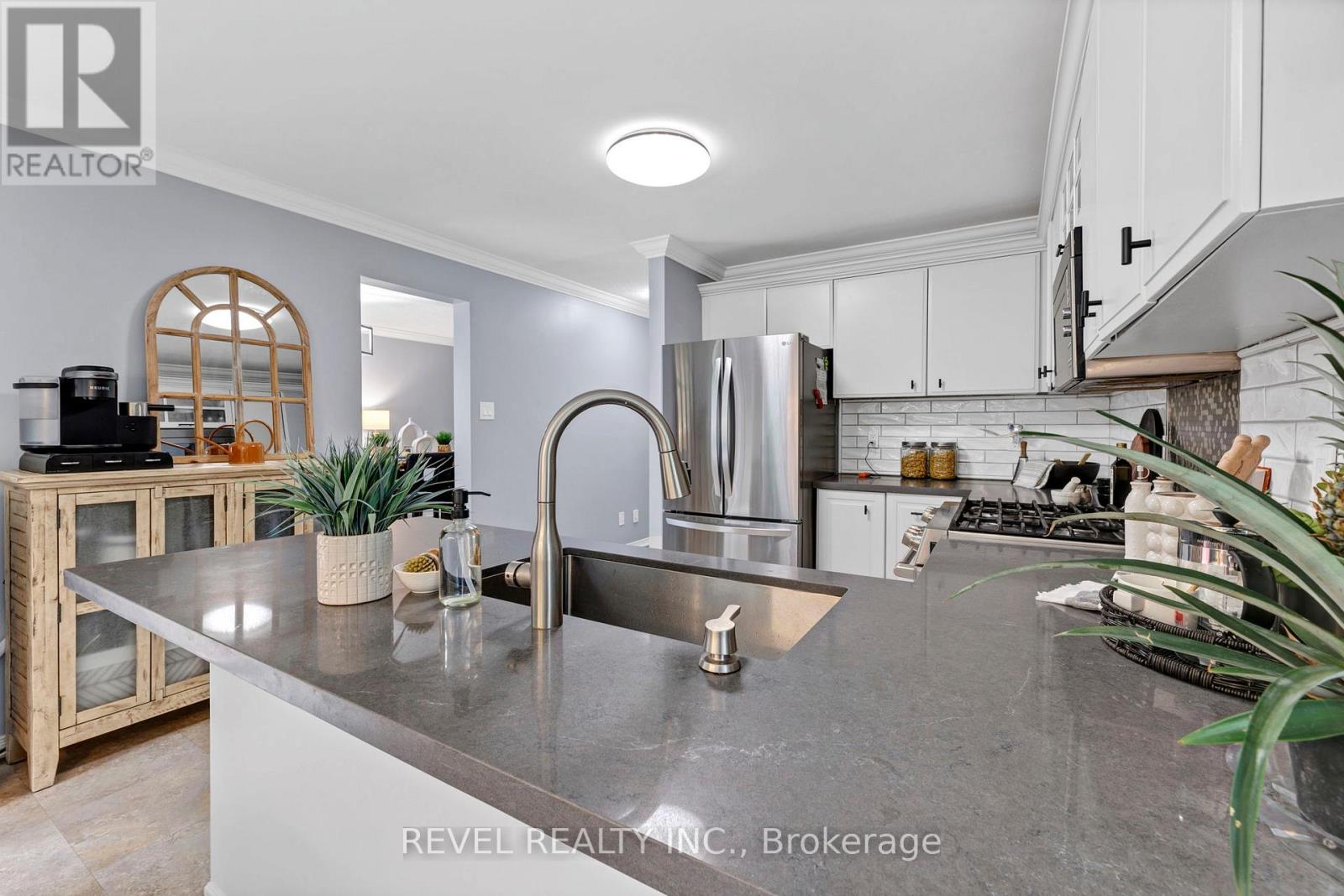 46 Royal Estate Drive, Kawartha Lakes (Pontypool), Ontario  L0A 1K0 - Photo 15 - X12343983