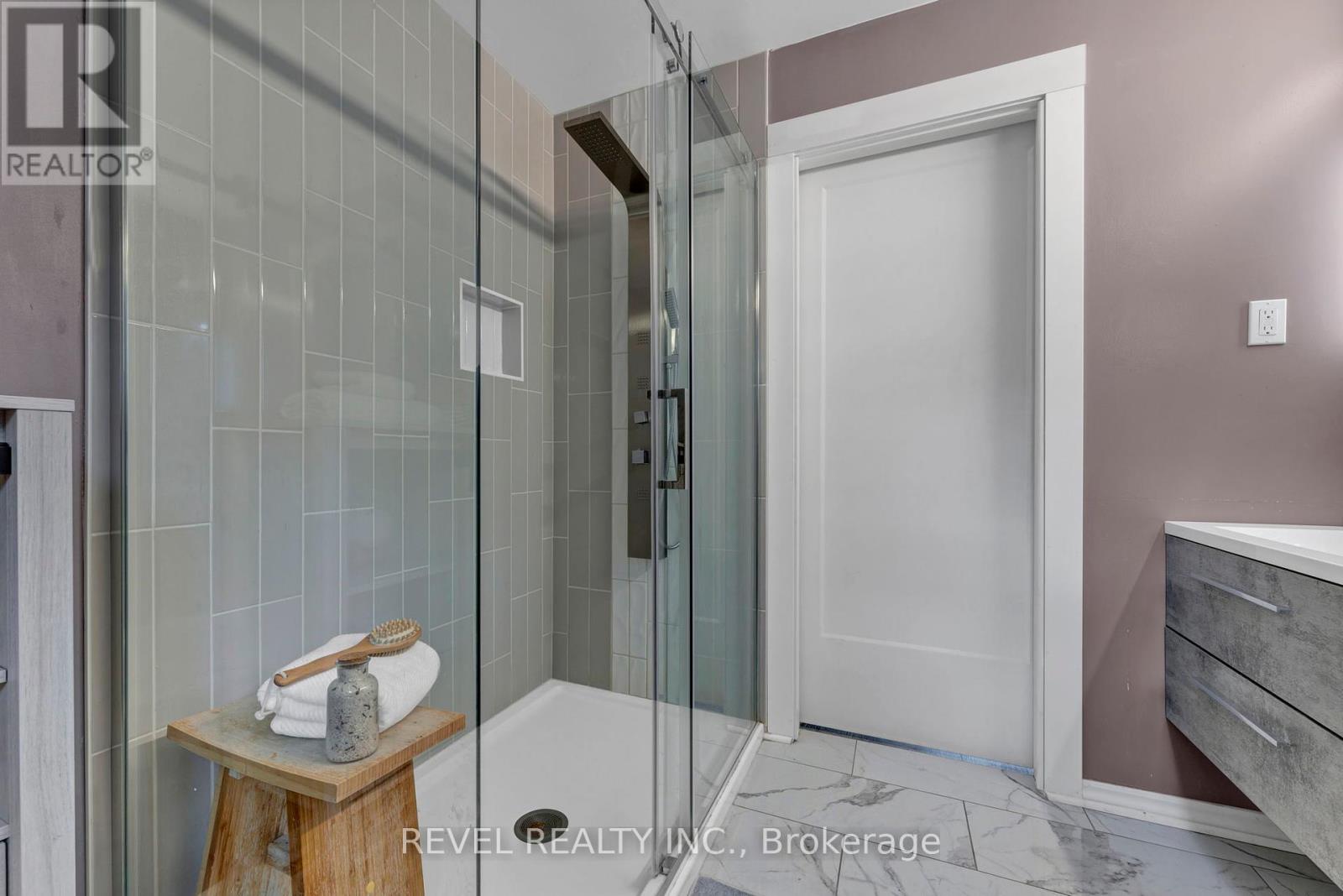 46 Royal Estate Drive, Kawartha Lakes (Pontypool), Ontario  L0A 1K0 - Photo 30 - X12343983