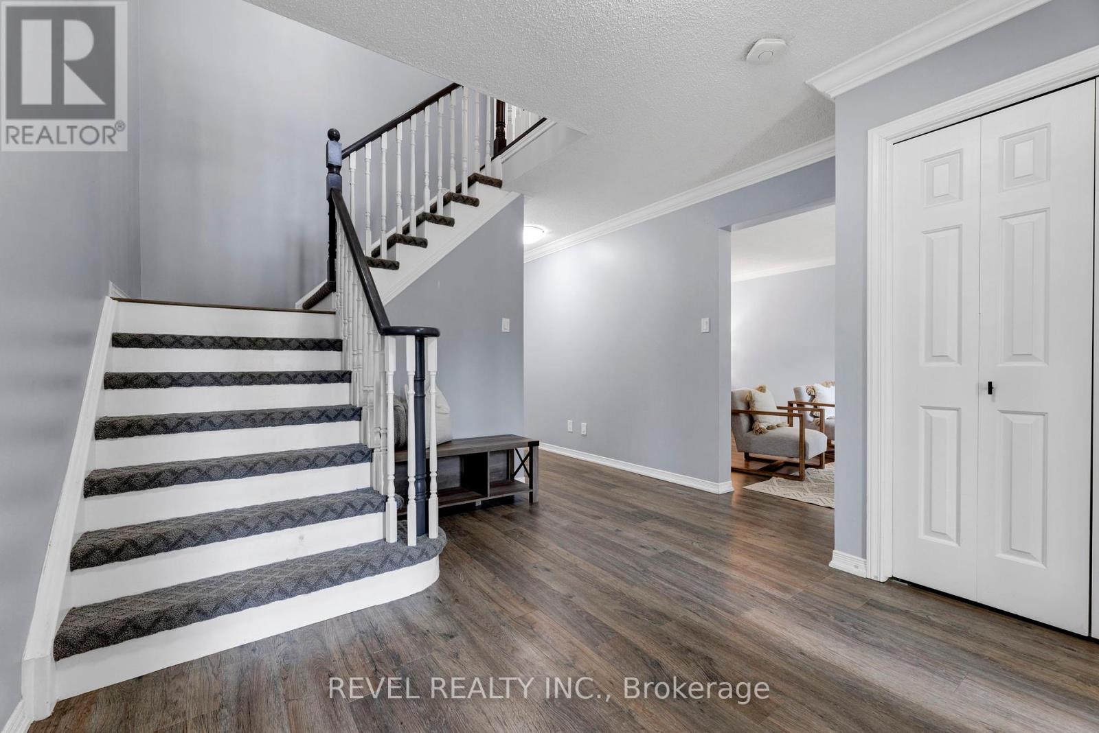 46 Royal Estate Drive, Kawartha Lakes (Pontypool), Ontario  L0A 1K0 - Photo 6 - X12343983