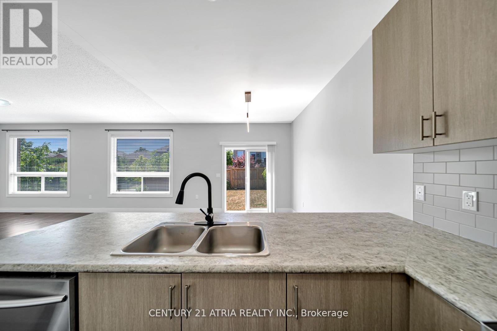 793 Spillsbury Drive, Peterborough West (South), Ontario  K9K 1K9 - Photo 10 - X12343740