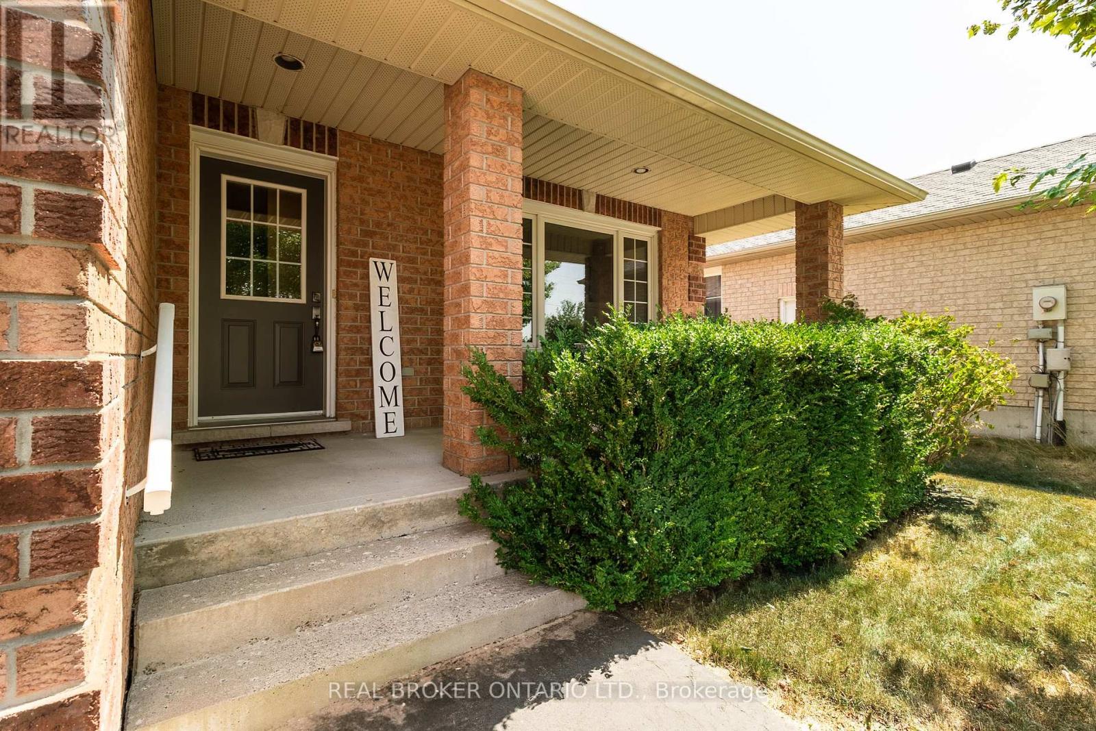 178 Mclaughlin Road, Kawartha Lakes (Lindsay), Ontario  K9V 6L8 - Photo 4 - X12344031