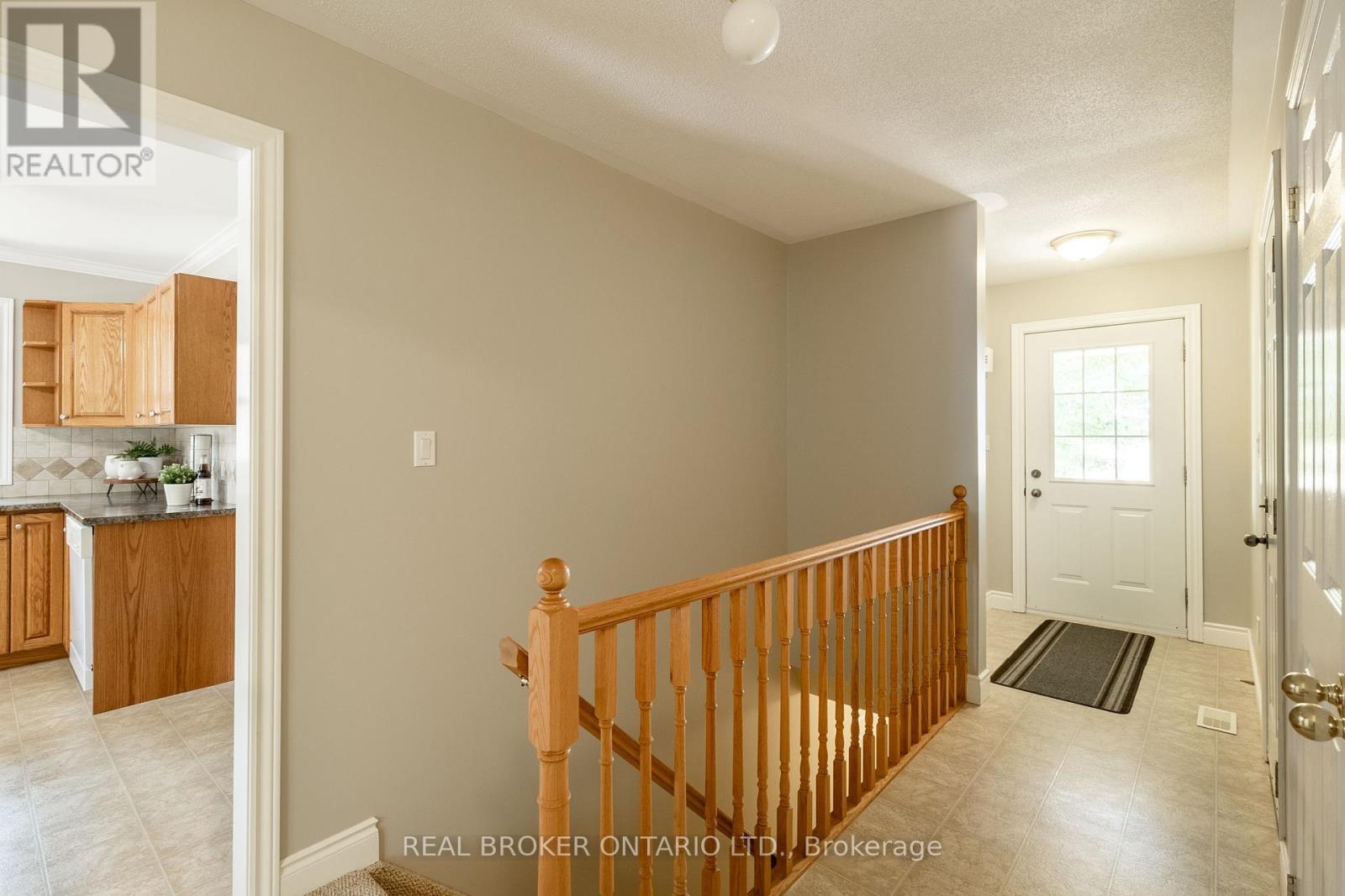 178 Mclaughlin Road, Kawartha Lakes (Lindsay), Ontario  K9V 6L8 - Photo 8 - X12344031