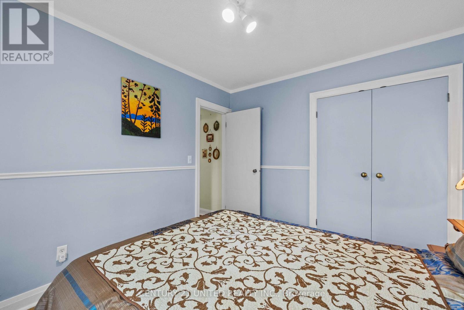 291 Sunset Boulevard, Peterborough North (South), Ontario  K9H 5L2 - Photo 13 - X12344037