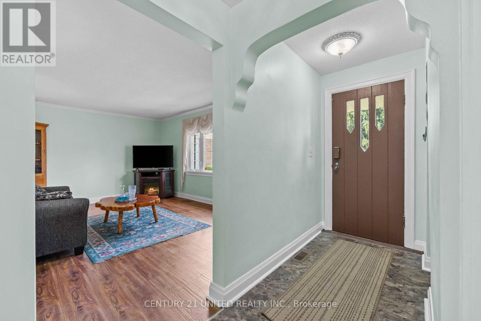 291 Sunset Boulevard, Peterborough North (South), Ontario  K9H 5L2 - Photo 4 - X12344037