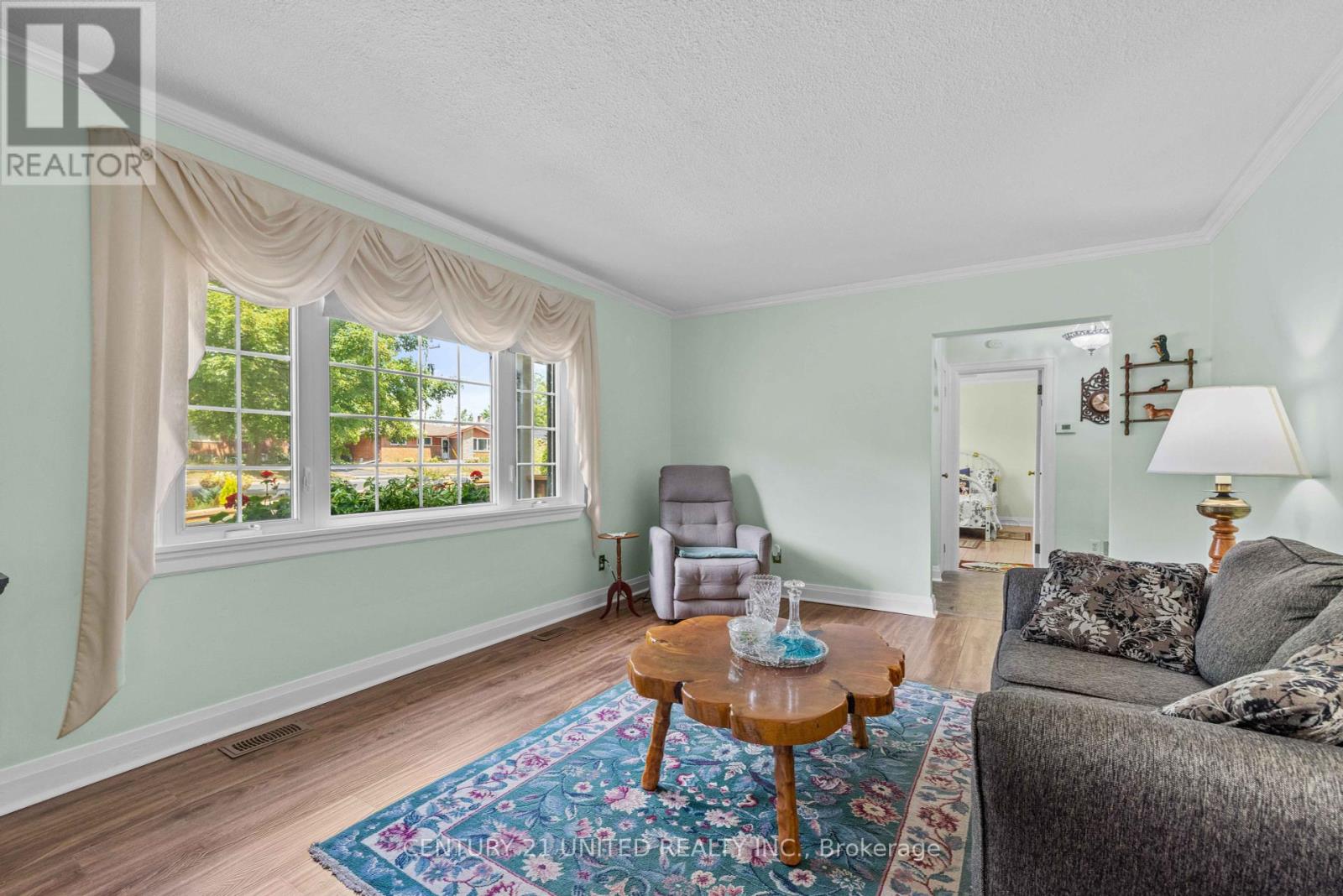 291 Sunset Boulevard, Peterborough North (South), Ontario  K9H 5L2 - Photo 6 - X12344037