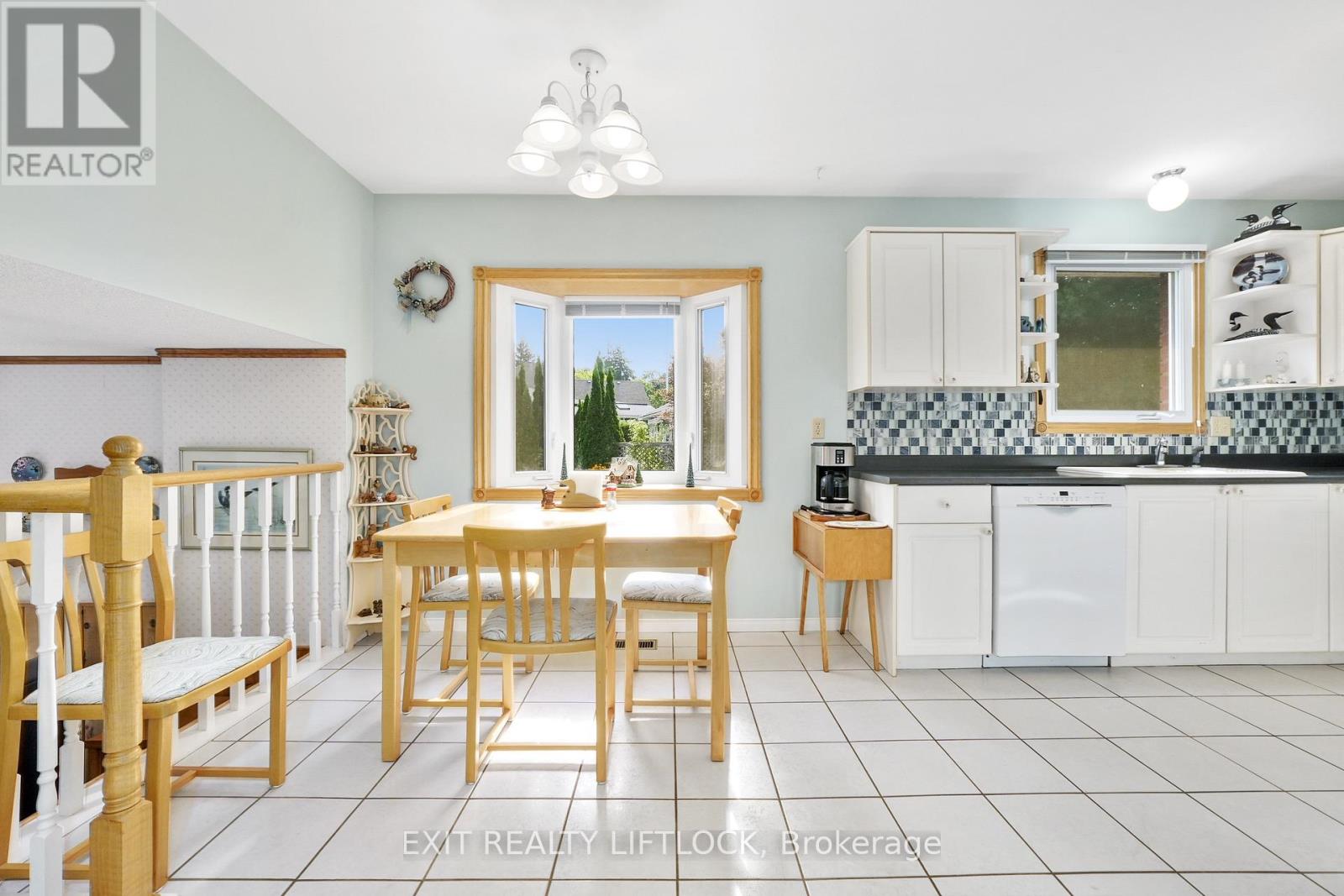 12 Victoria Avenue, Smith-Ennismore-Lakefield (Lakefield), Ontario  K0L 2H0 - Photo 10 - X12344256