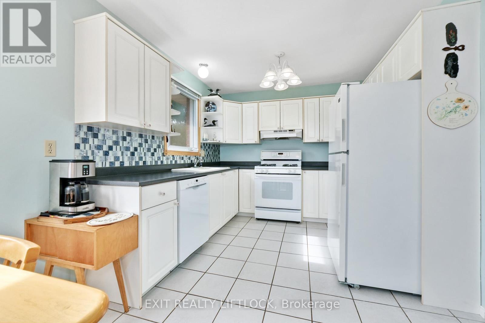 12 Victoria Avenue, Smith-Ennismore-Lakefield (Lakefield), Ontario  K0L 2H0 - Photo 11 - X12344256