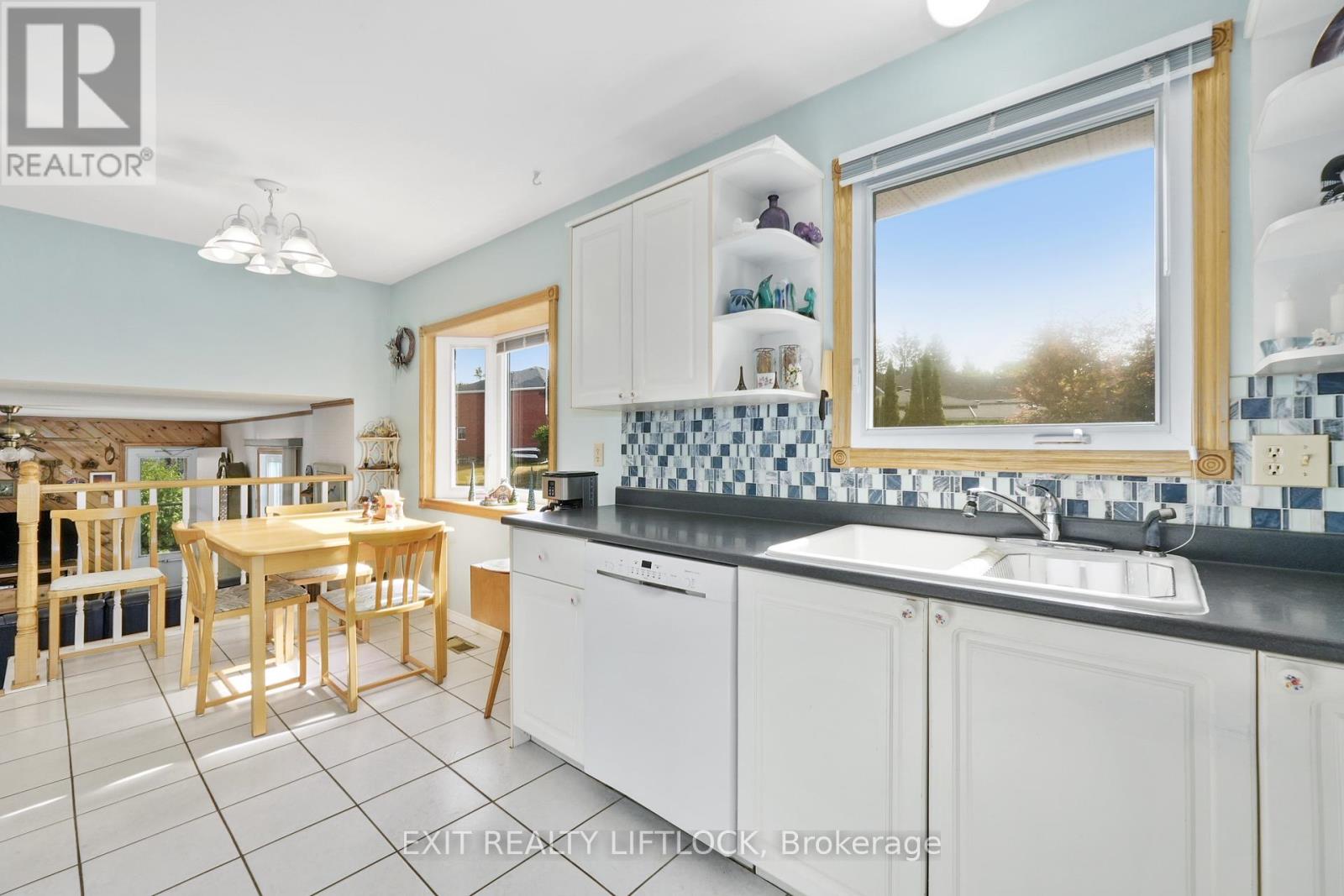 12 Victoria Avenue, Smith-Ennismore-Lakefield (Lakefield), Ontario  K0L 2H0 - Photo 12 - X12344256