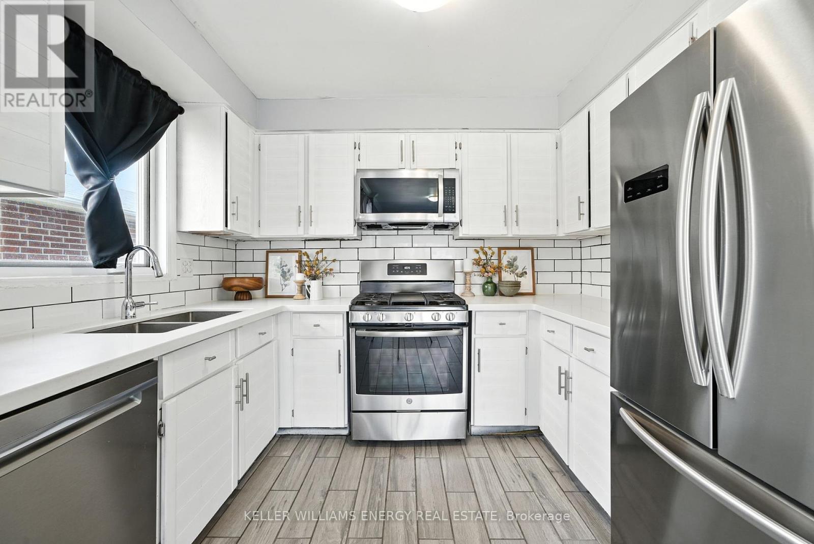 70 Hart Boulevard, Clarington (Newcastle), Ontario  L1B 1E4 - Photo 3 - E12344693
