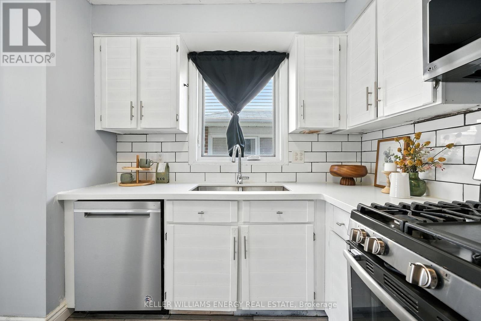70 Hart Boulevard, Clarington (Newcastle), Ontario  L1B 1E4 - Photo 4 - E12344693