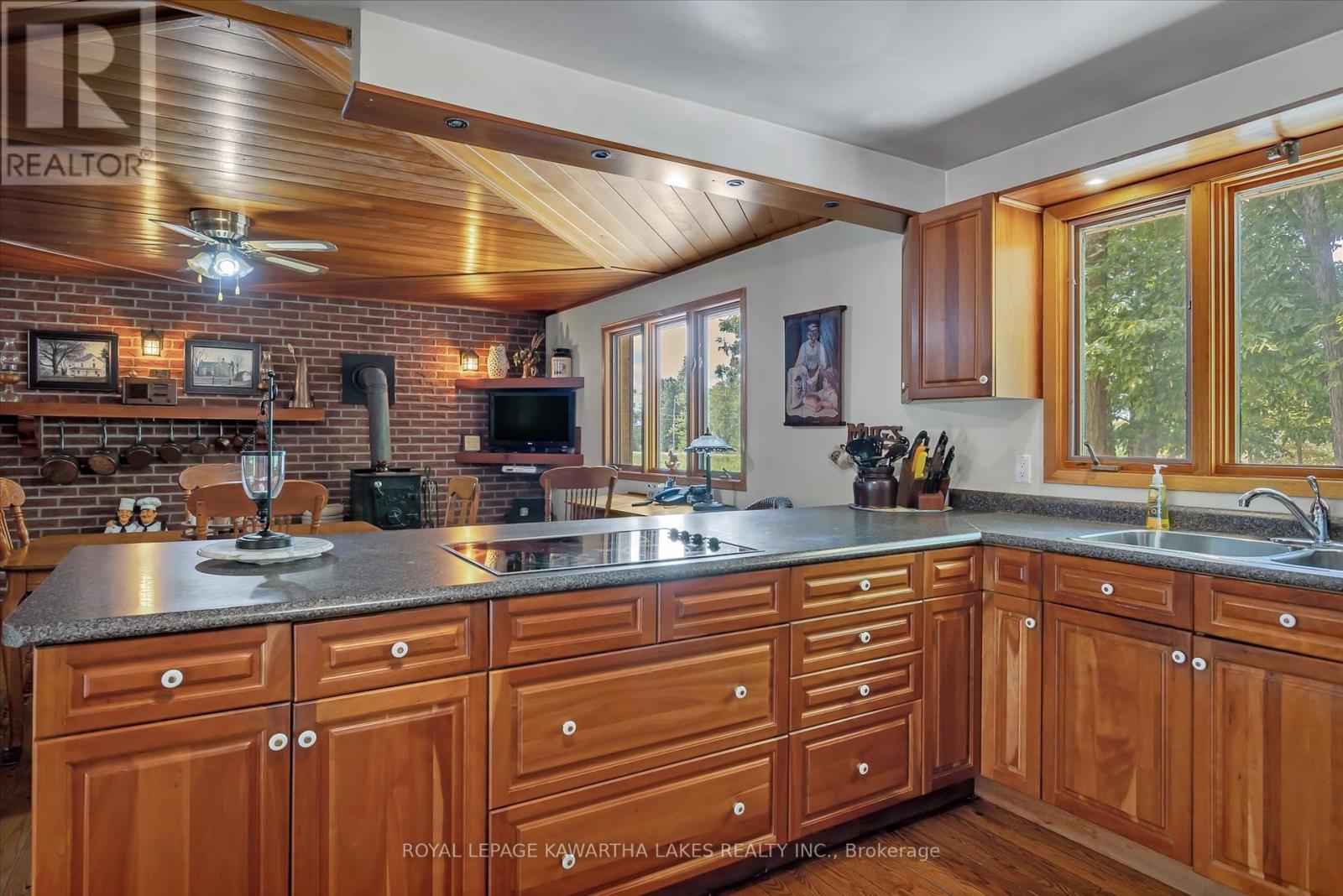 1928 Elm Tree Road, Kawartha Lakes (Ops), Ontario  K9V 4R1 - Photo 10 - X12344837