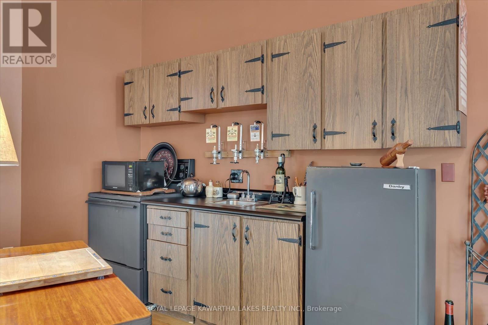 1928 Elm Tree Road, Kawartha Lakes (Ops), Ontario  K9V 4R1 - Photo 27 - X12344837