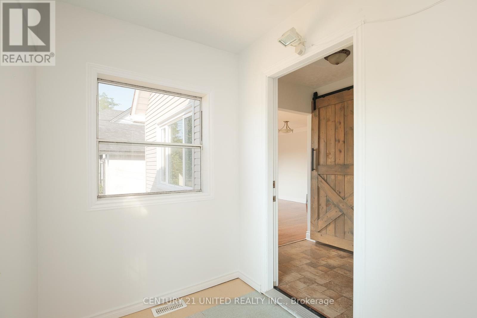334 Mckellar Street, Peterborough South (West), Ontario  K9J 1P7 - Photo 3 - X12345003