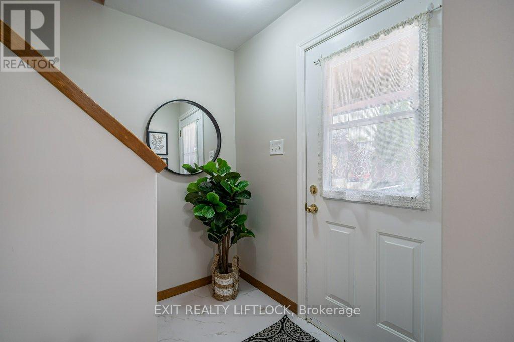 2075 Walker Avenue, Peterborough East (South), Ontario  K9L 1T6 - Photo 3 - X12345325