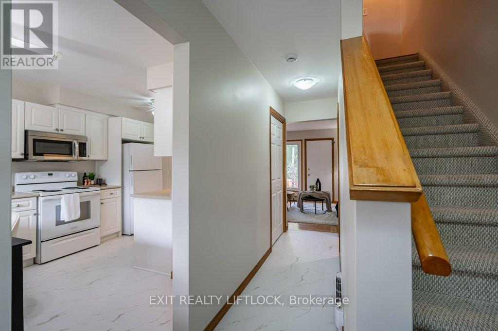 2075 Walker Avenue, Peterborough East (South), Ontario  K9L 1T6 - Photo 4 - X12345325