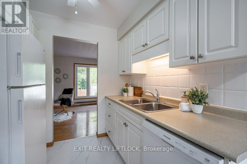 2075 Walker Avenue, Peterborough East (South), Ontario  K9L 1T6 - Photo 8 - X12345325