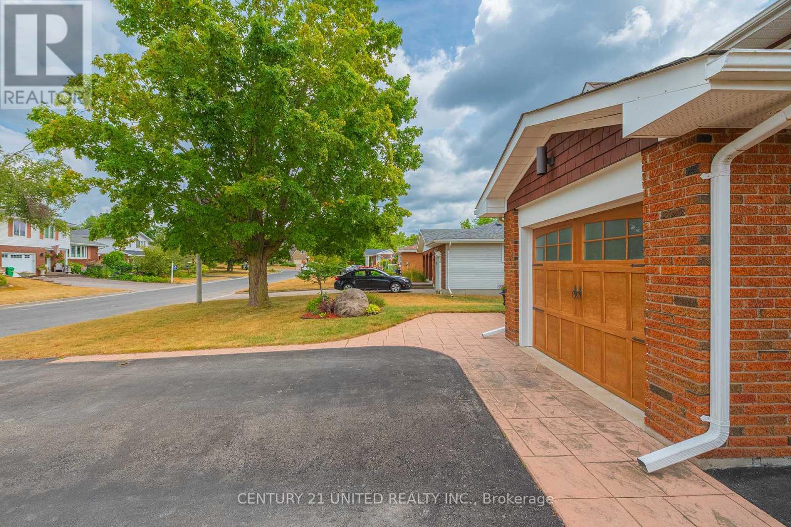 7 Bayleaf Court, Peterborough West (Central), Ontario  K9K 1A2 - Photo 3 - X12346231
