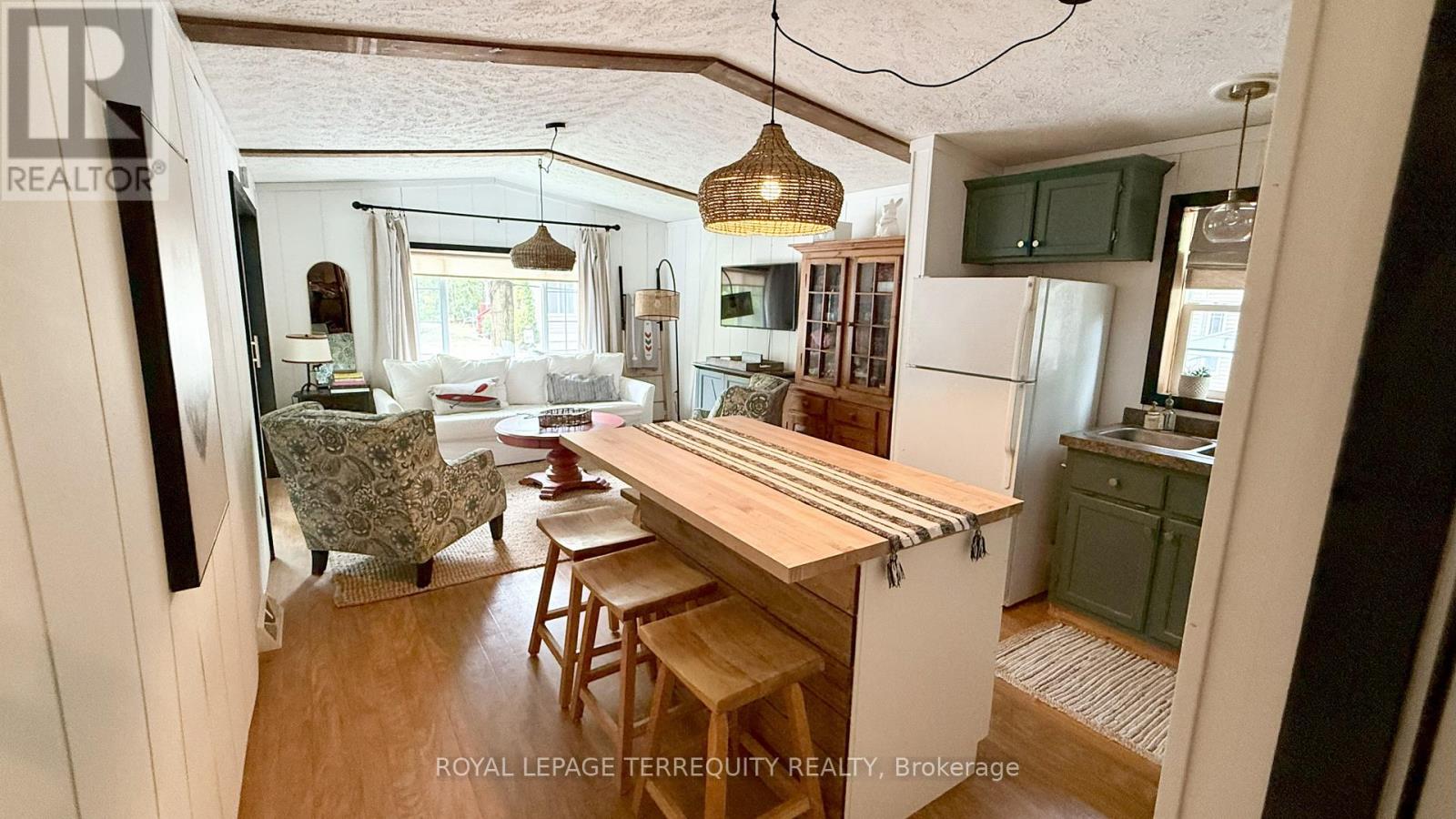 14a Rockhaven Street, Selwyn, Ontario  K0L 2H0 - Photo 6 - X12346125