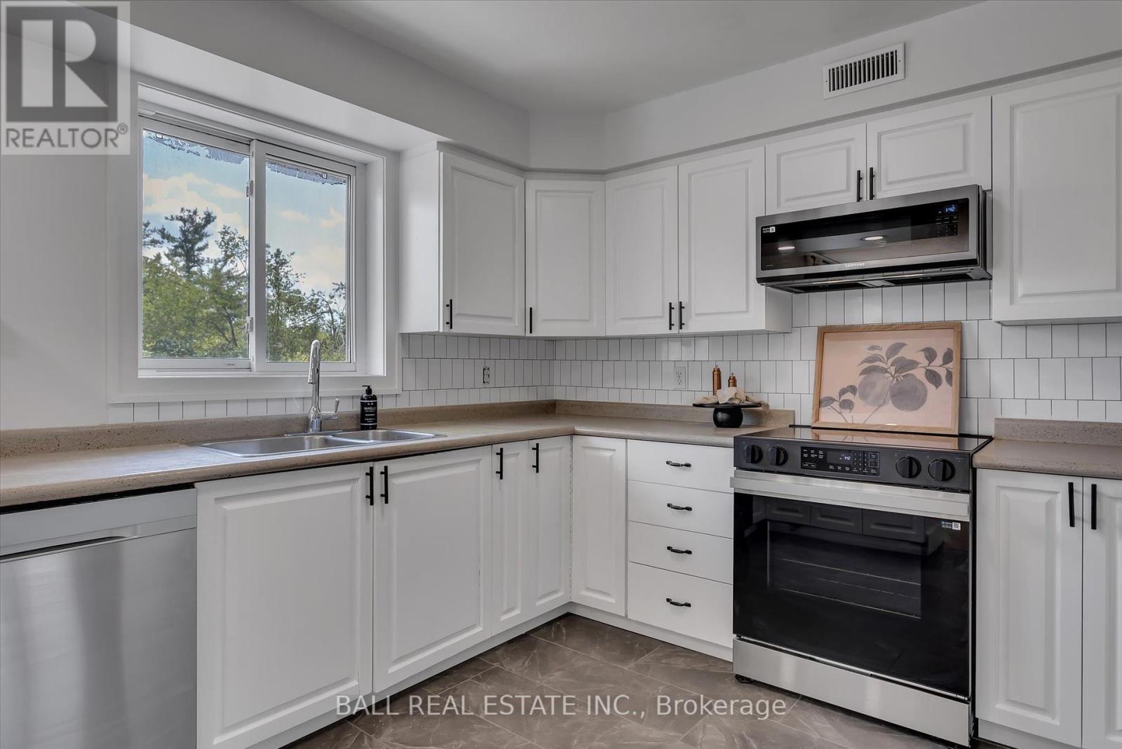 233 Lonsberry Lane, Douro-Dummer, Ontario  K0L 3A0 - Photo 8 - X12346418