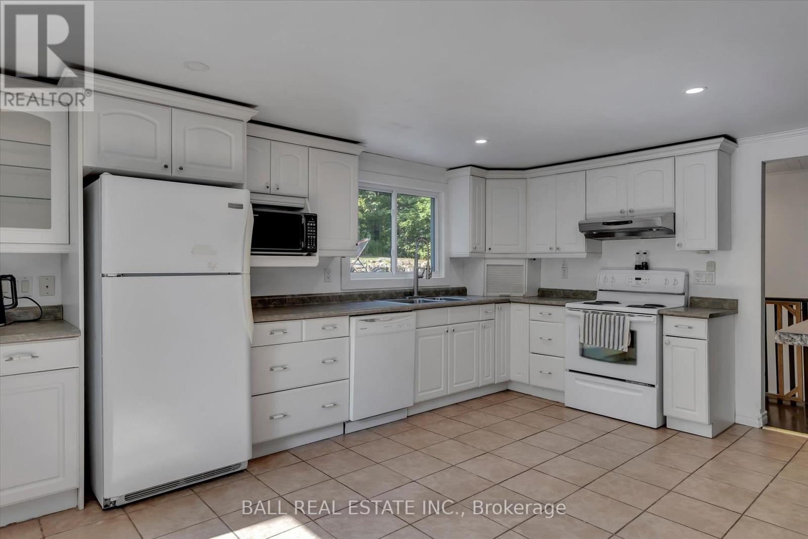 1288 Young's Cove Road, Selwyn, Ontario  K0L 1T0 - Photo 11 - X12346484