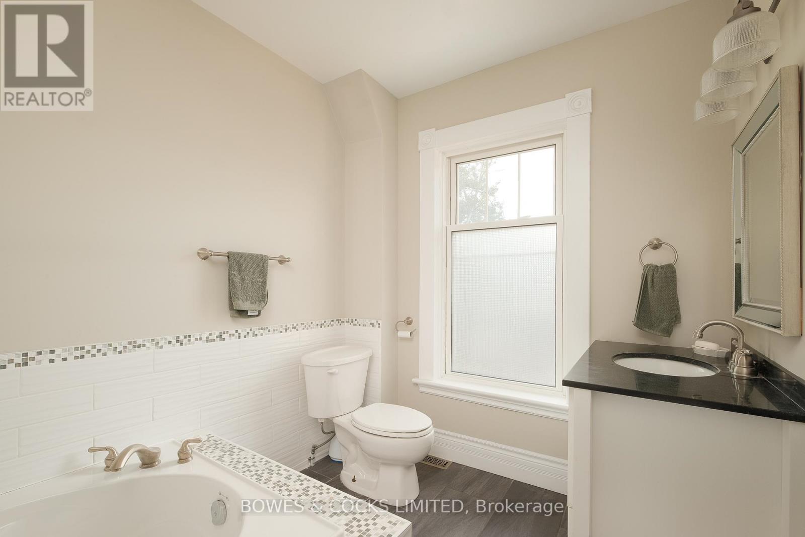 164 Wilson Street, Peterborough South (West), Ontario  K9J 1S5 - Photo 18 - X12346612