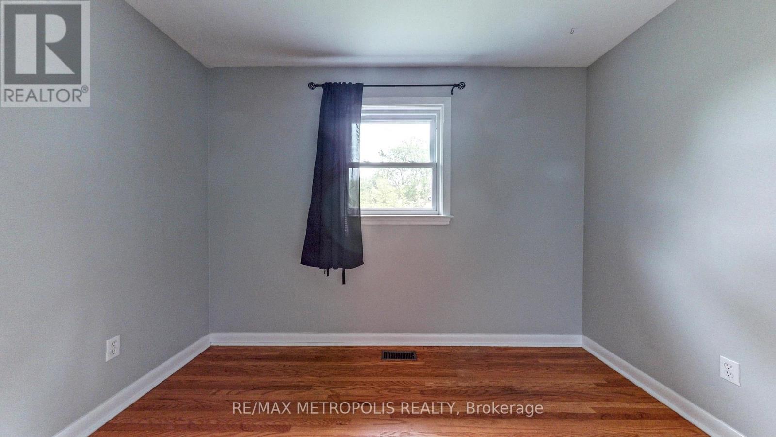 Main - 1020 Brewer Street, Peterborough Central (South), Ontario  K9J 5B4 - Photo 24 - X12346791