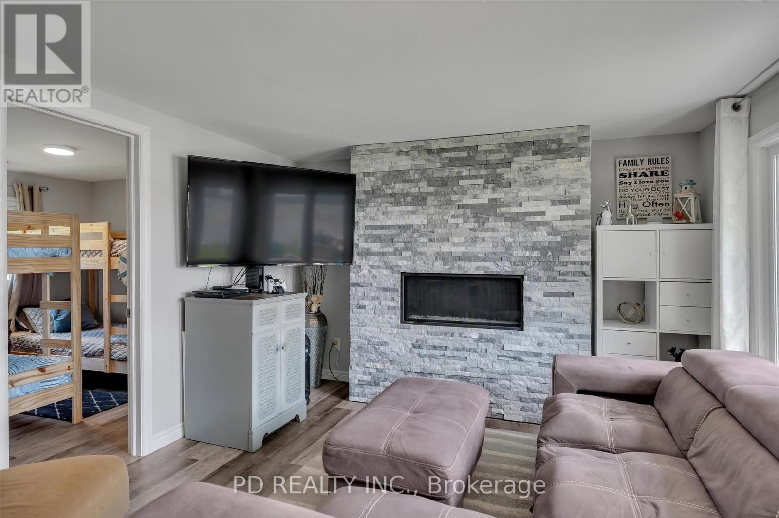 9 Charlotte Crescent, Kawartha Lakes (Emily), Ontario  K0L 2W0 - Photo 35 - X12346990