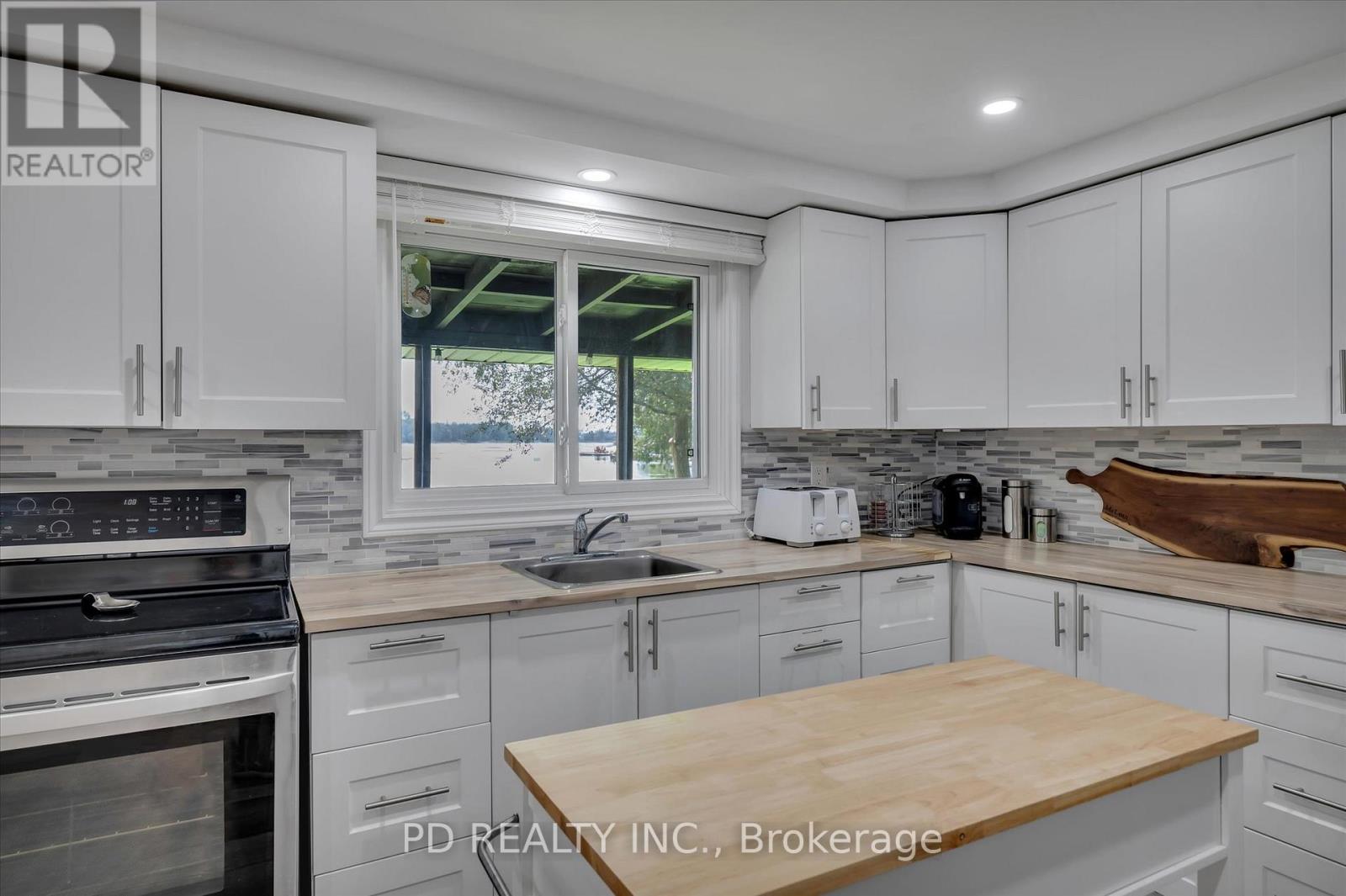 9 Charlotte Crescent, Kawartha Lakes (Emily), Ontario  K0L 2W0 - Photo 6 - X12346990