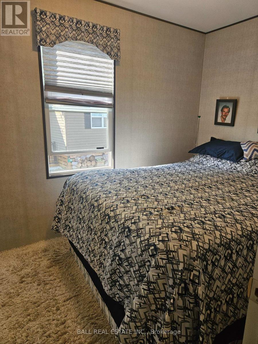 657 Thunderbridge Road, Kawartha Lakes (Lindsay), Ontario  K9V 4R1 - Photo 12 - X12347215