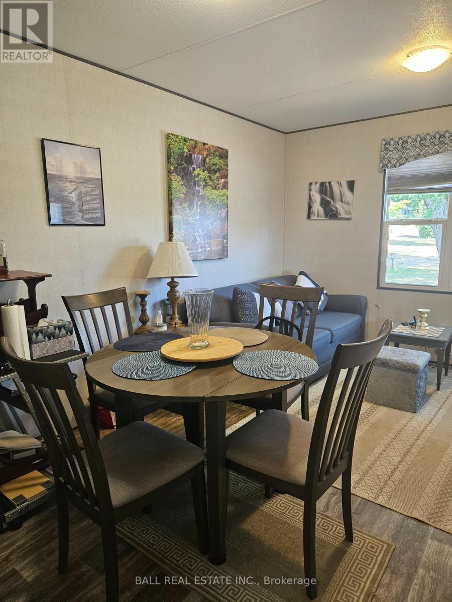 657 Thunderbridge Road, Kawartha Lakes (Lindsay), Ontario  K9V 4R1 - Photo 6 - X12347215