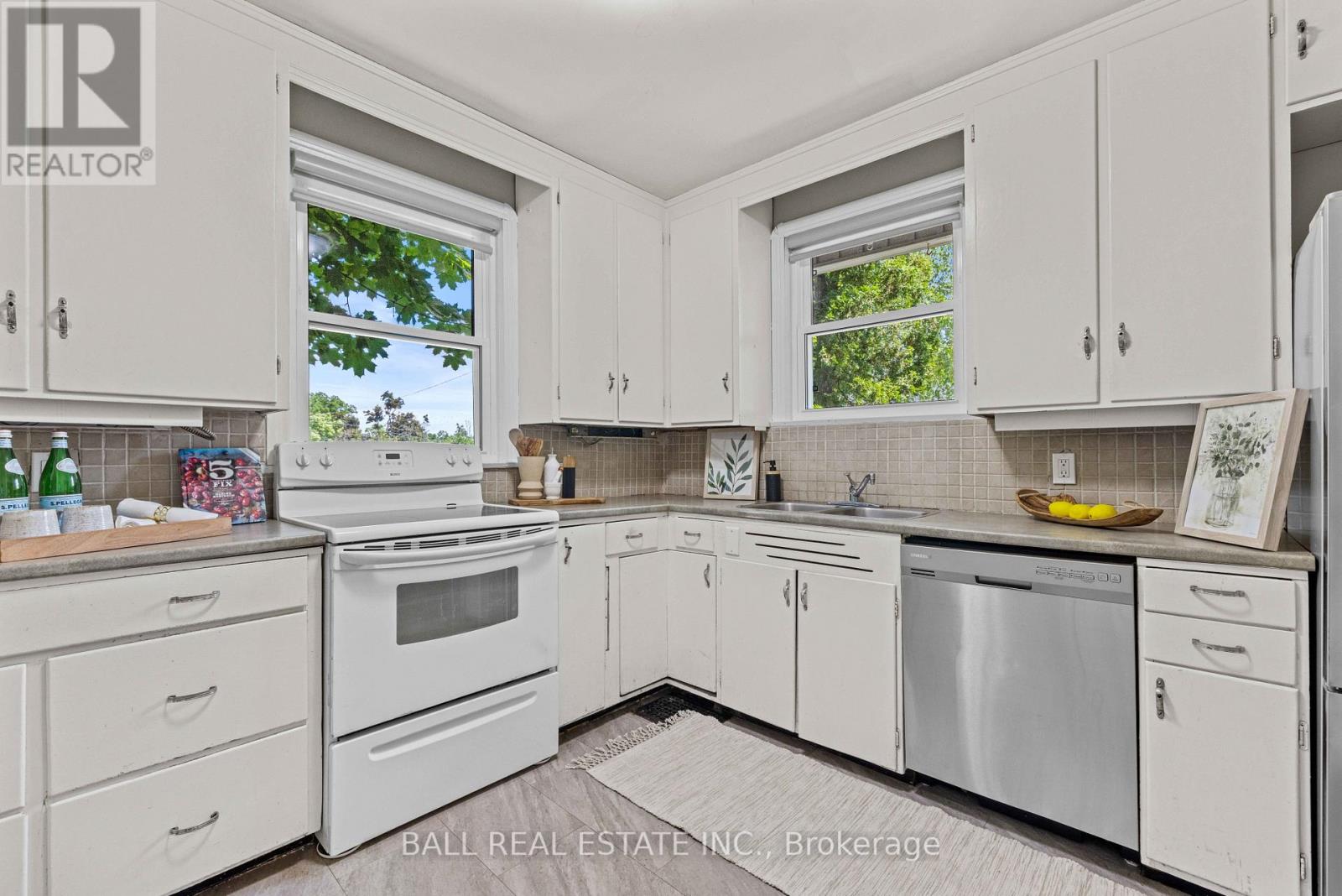 10 Anne Street, Peterborough Central (Old West End), Ontario  K9J 4S5 - Photo 15 - X12347299