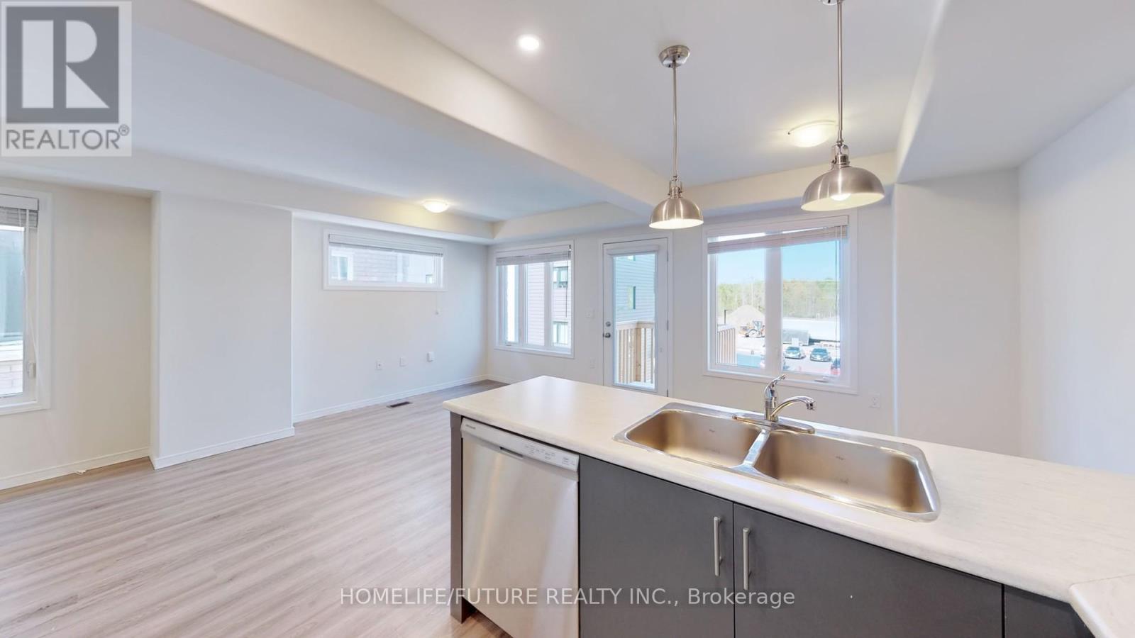 1638 Hetherington Drive, Peterborough North (University Heights), Ontario  K9L 1Y7 - Photo 13 - X12347118