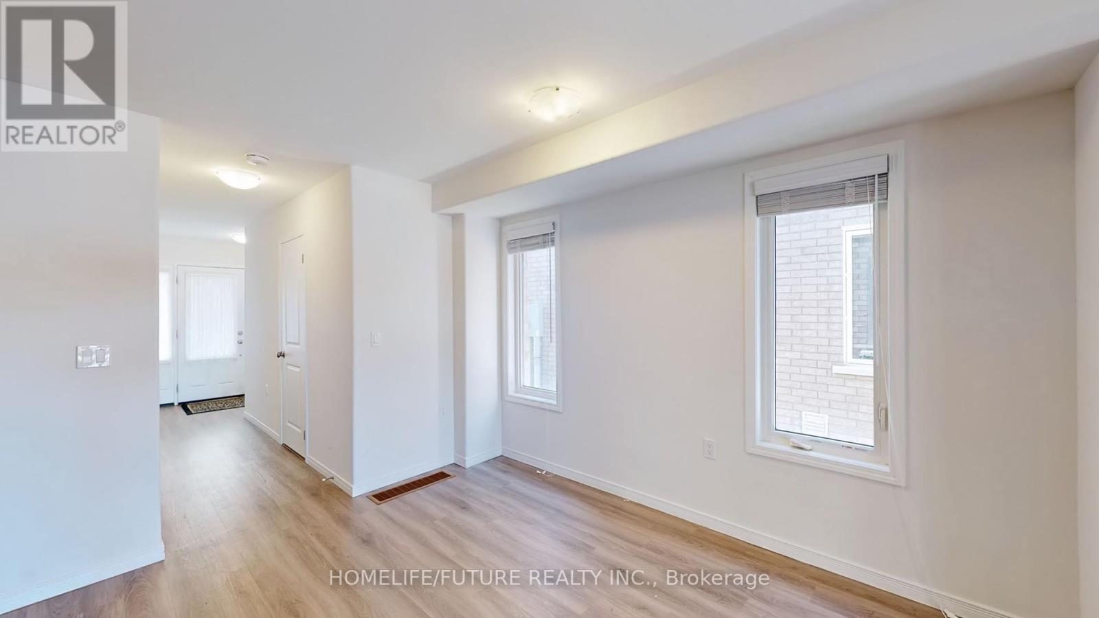 1638 Hetherington Drive, Peterborough North (University Heights), Ontario  K9L 1Y7 - Photo 4 - X12347118
