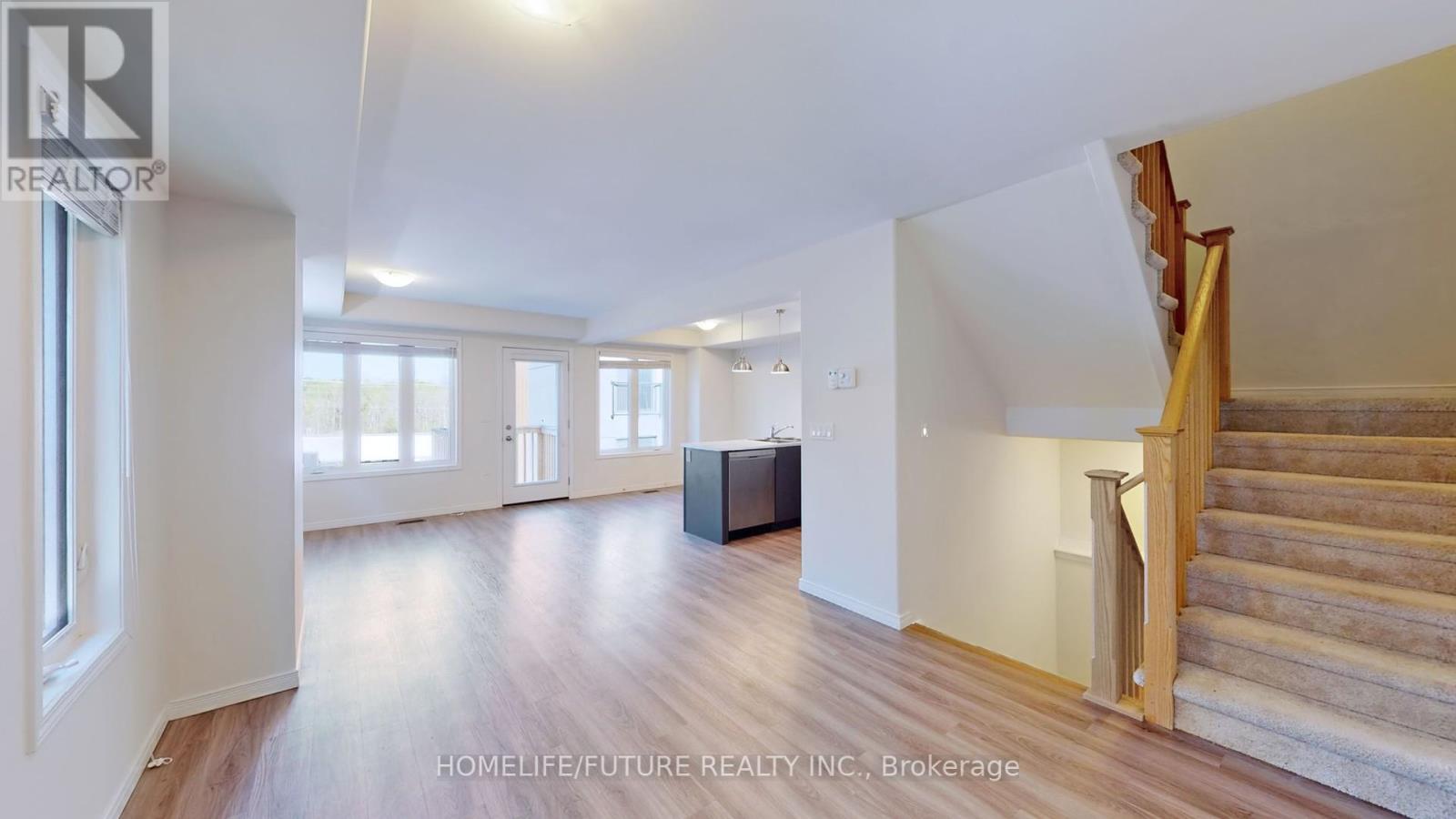1638 Hetherington Drive, Peterborough North (University Heights), Ontario  K9L 1Y7 - Photo 5 - X12347118