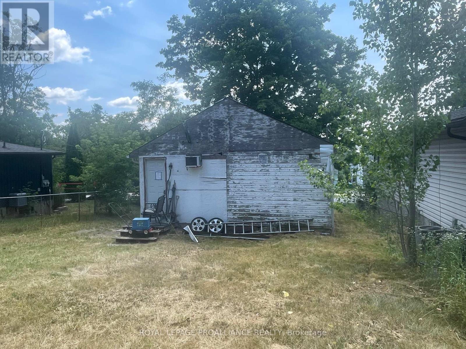 440 Bellevue Street, Peterborough North (South), Ontario  K9H 5G6 - Photo 3 - X12347657