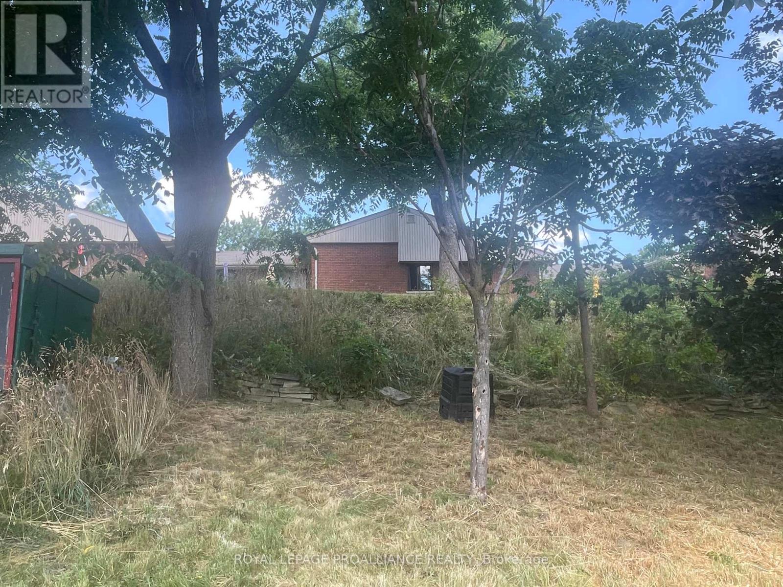 440 Bellevue Street, Peterborough North (South), Ontario  K9H 5G6 - Photo 4 - X12347657