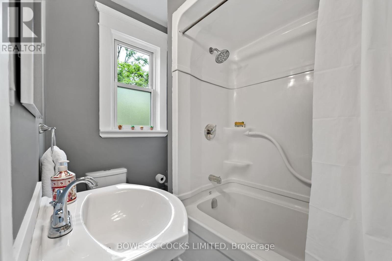 283 Lake Street, Peterborough Central (South), Ontario  K9J 2H5 - Photo 20 - X12348426